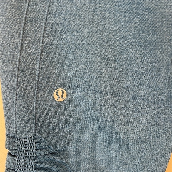 Lululemon In The Flow Crop II in Heathered Jet Set Blue size 6 - Picture 6 of 10